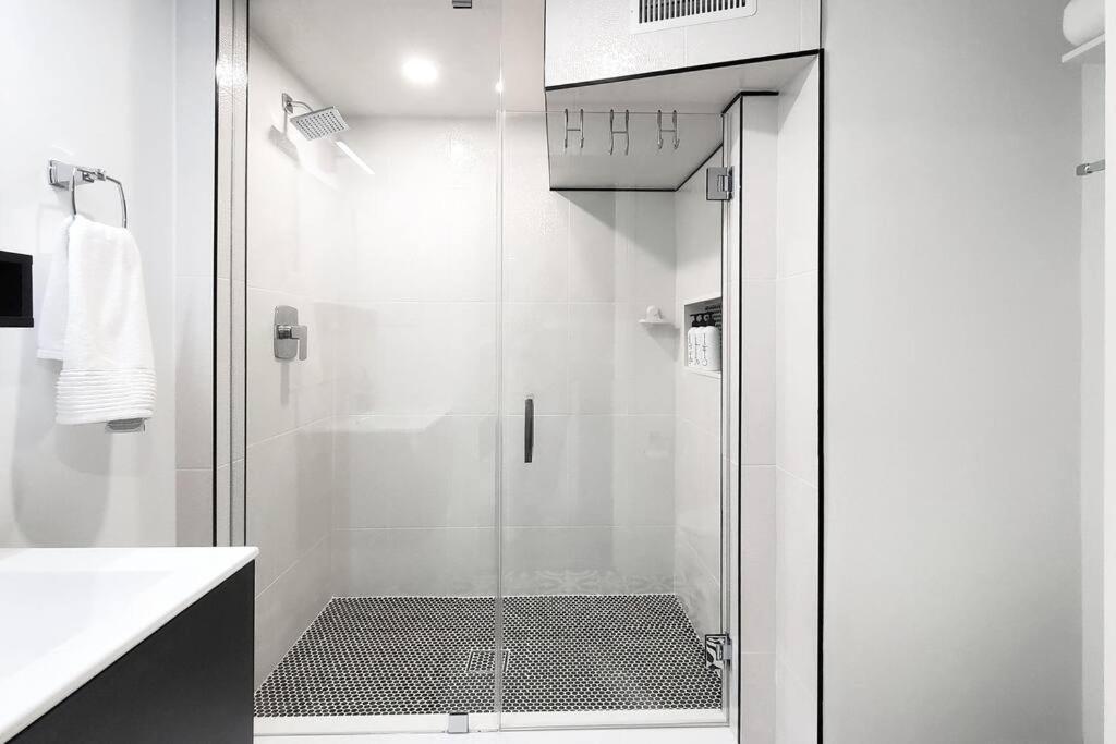Renovated Guest Suite Near The Lake & High Park In Toronto! Exterior photo