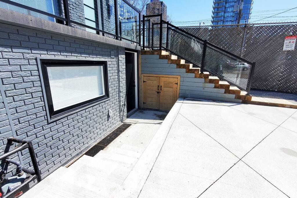 Renovated Guest Suite Near The Lake & High Park In Toronto! Exterior photo