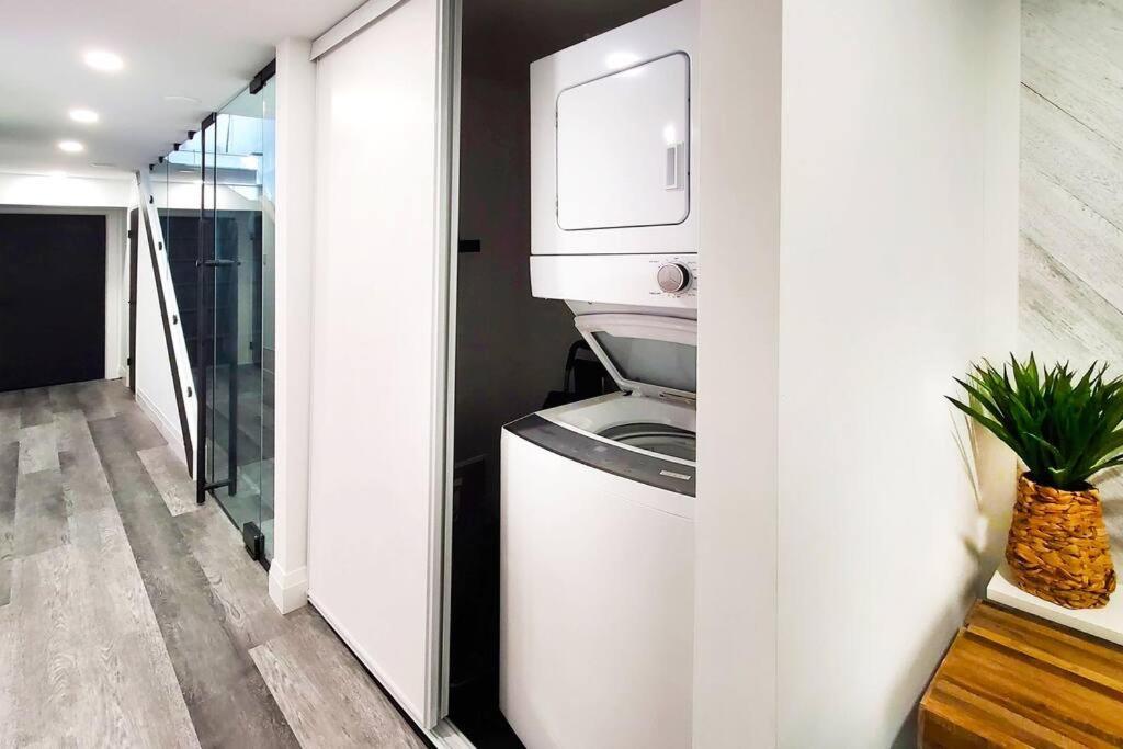 Renovated Guest Suite Near The Lake & High Park In Toronto! Exterior photo